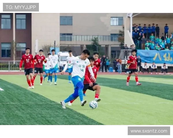 常德队鏖战绿茵赛场展现拼搏精神点燃城市足球激情